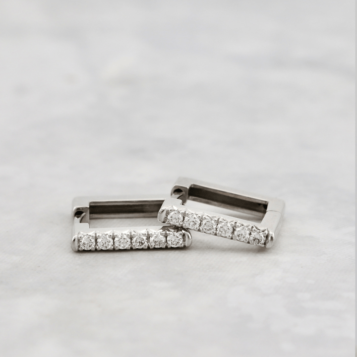 Christine Dwane Boucles d'oreilles Huggies en argent sterling et diamants