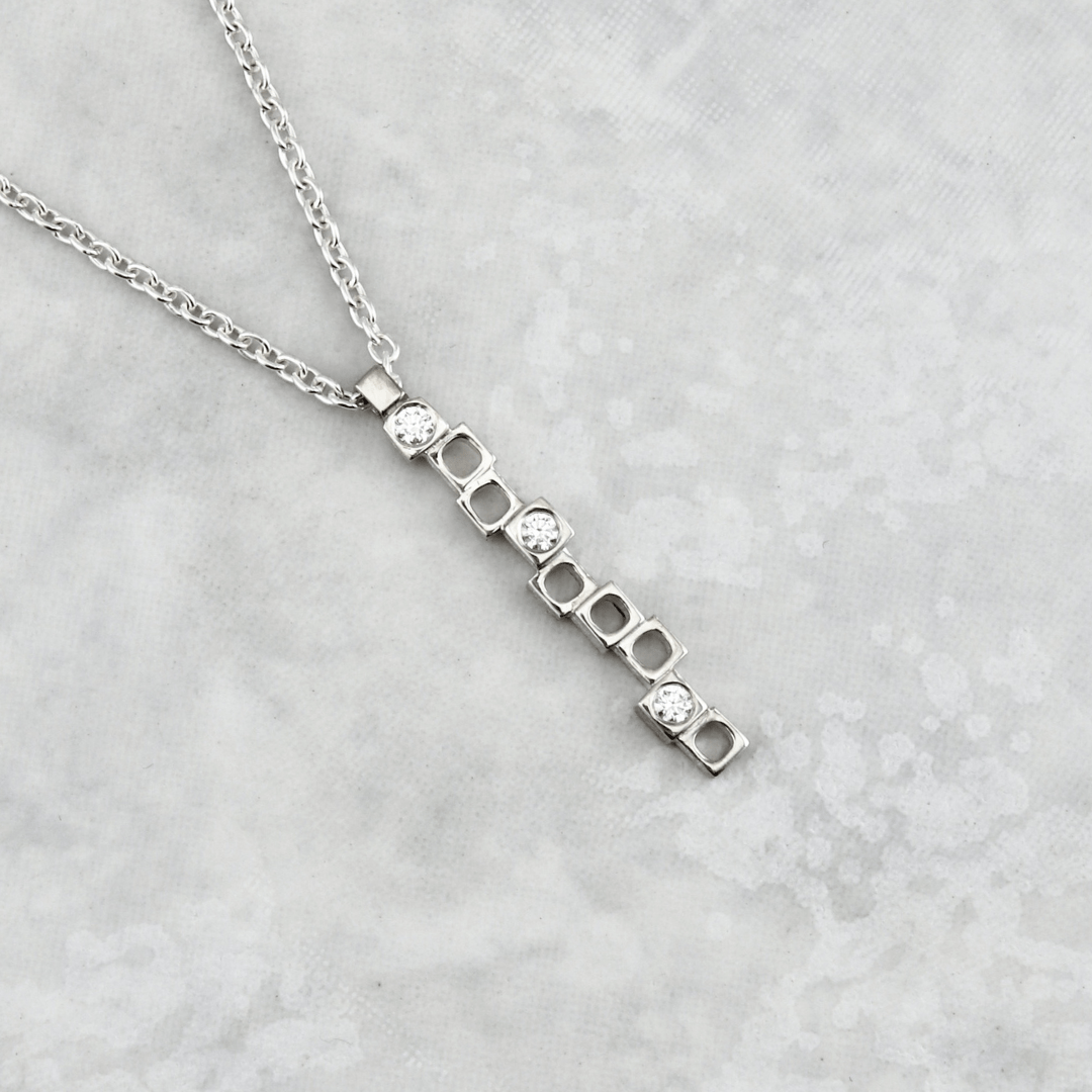 Christine Dwane Collier Geometrica en argent sterling et diamants