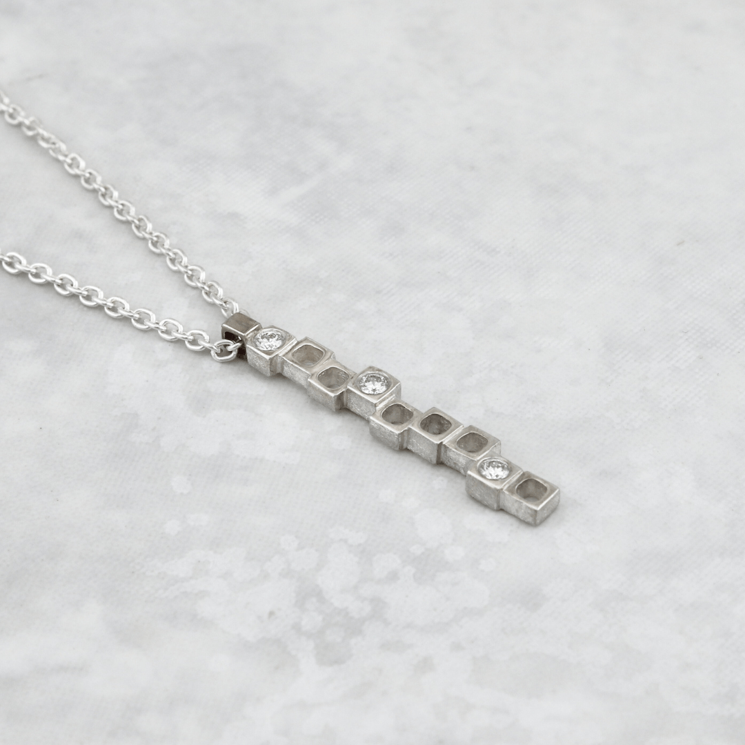 Christine Dwane Collier Geometrica en argent sterling et diamants