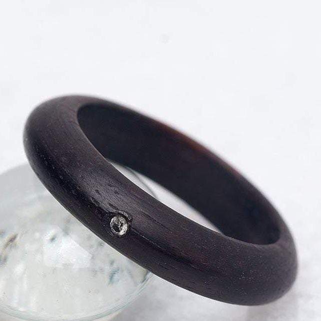 Atelier du bon bouleau Bague en bois et diamant canadien 1,5 mm personnalisée