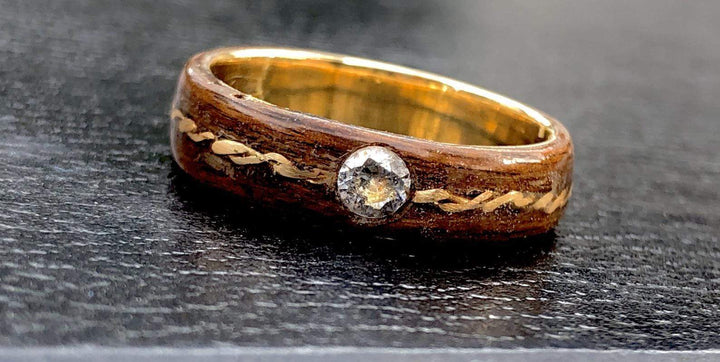 Atelier du bon bouleau Bague en bois, or 18K et diamant 3mm personnalisée