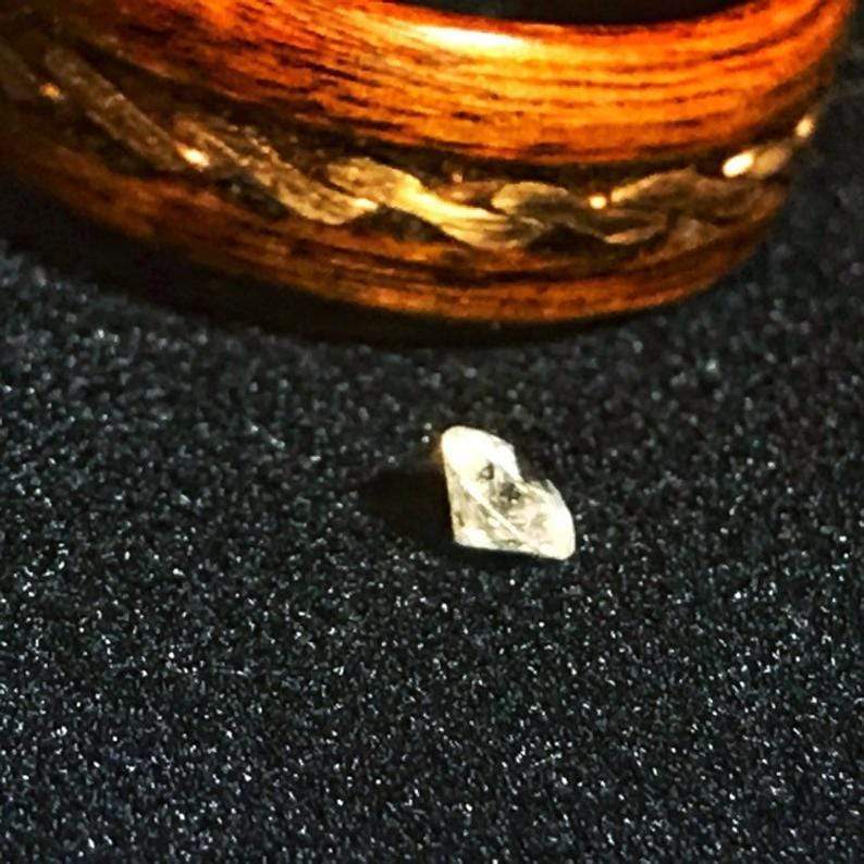 Atelier du bon bouleau Bague en bois, or 18K et diamant 3mm personnalisée