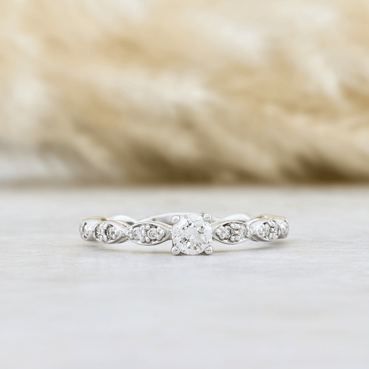 Bague Ariel Diamants 0.33ctw Mathieu Blanchard Bagues Solitaire diamant avec pavé 0,33ctw  – Joaillerie sur mesure | Mathieu Blanchard Mathieu Blanchard Joaillerie