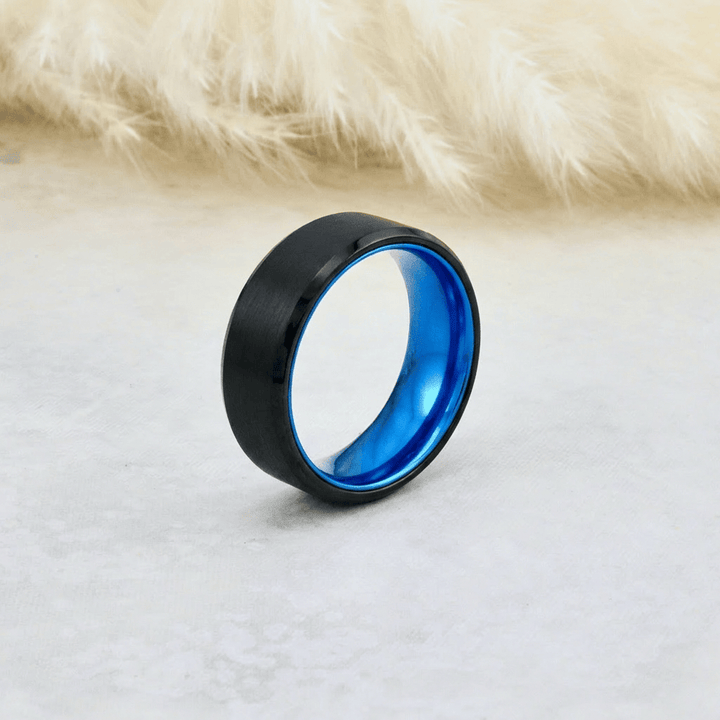 Bague Bleue Électrique en tungstène Roadtripmadewood Bagues Bague Bleu Électrique Noire &amp; Bleu en tungstène | Mathieu Blanchard® Mathieu Blanchard Joaillerie