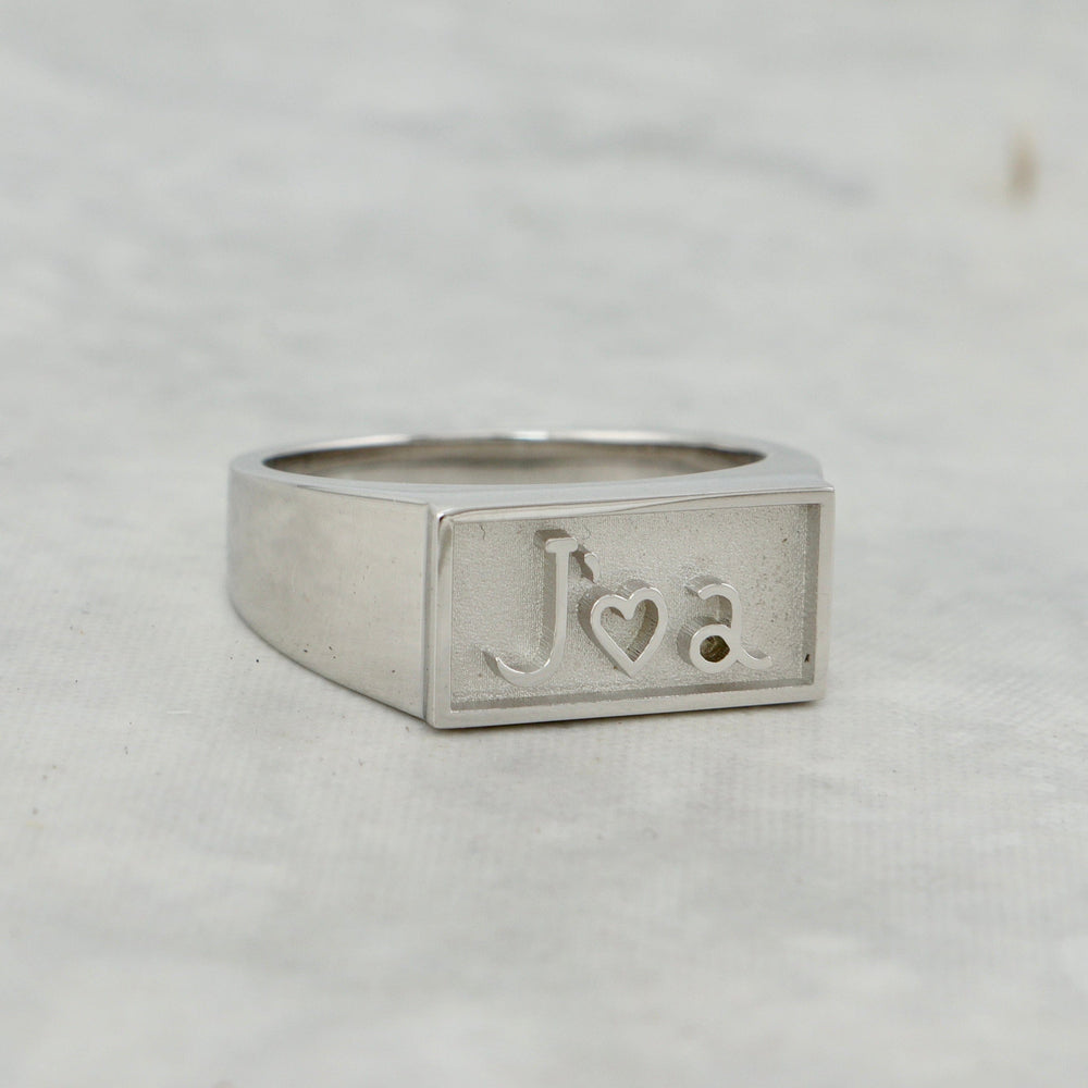 Bague chevalière J’🤍A en argent sterling Mathieu Blanchard Bagues Bague chevalière sur mesure J’🤍A | Mathieu Blanchard Joaillerie Mathieu Blanchard Joaillerie