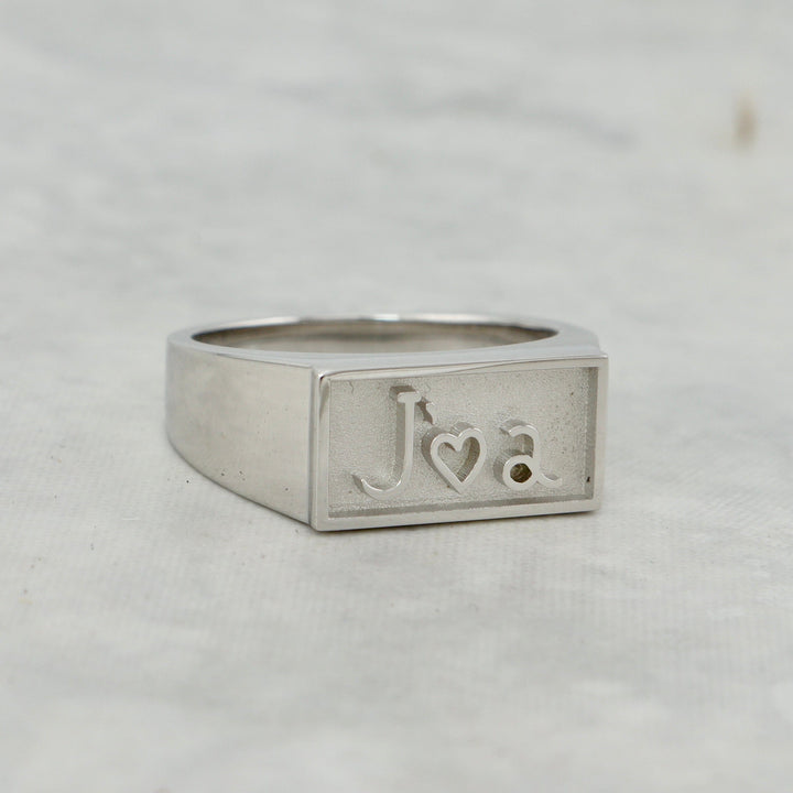 Bague chevalière J’🤍A en argent sterling Mathieu Blanchard Bagues Bague chevalière sur mesure J’🤍A | Mathieu Blanchard Joaillerie Mathieu Blanchard Joaillerie