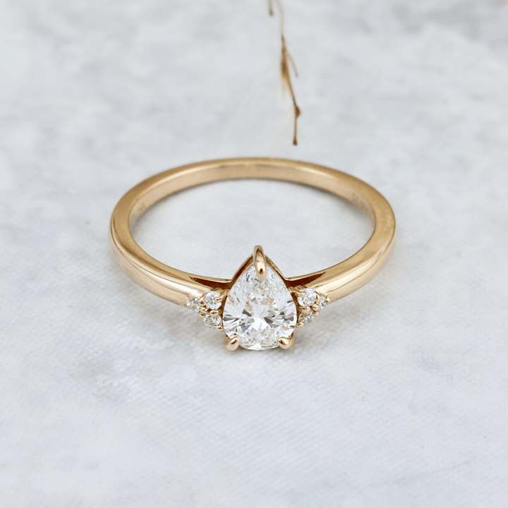 Bague Cluster et diamants - Bagues Bague Poire Cluster en diamants de laboratoire | Mathieu Blanchard Mathieu Blanchard Joaillerie
