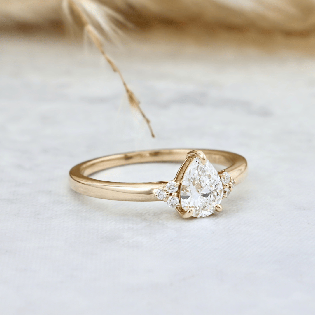Bague Cluster et diamants - Bagues Bague Poire Cluster en diamants de laboratoire | Mathieu Blanchard Mathieu Blanchard Joaillerie