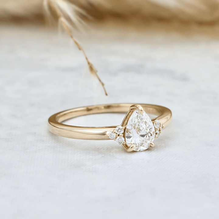 Bague Cluster et diamants - Bagues Bague Poire Cluster en diamants de laboratoire | Mathieu Blanchard Mathieu Blanchard Joaillerie