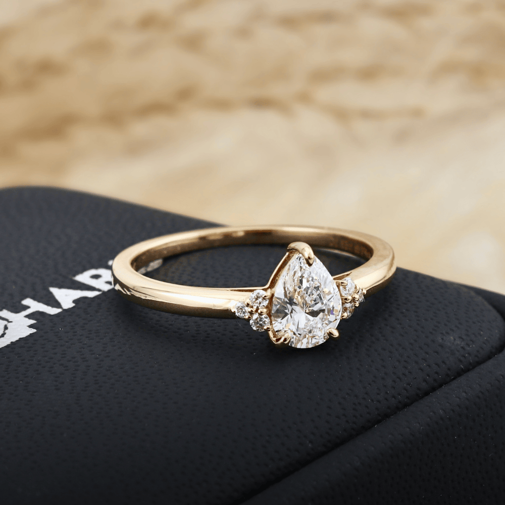 Bague Cluster et diamants - Bagues Bague Poire Cluster en diamants de laboratoire | Mathieu Blanchard Mathieu Blanchard Joaillerie