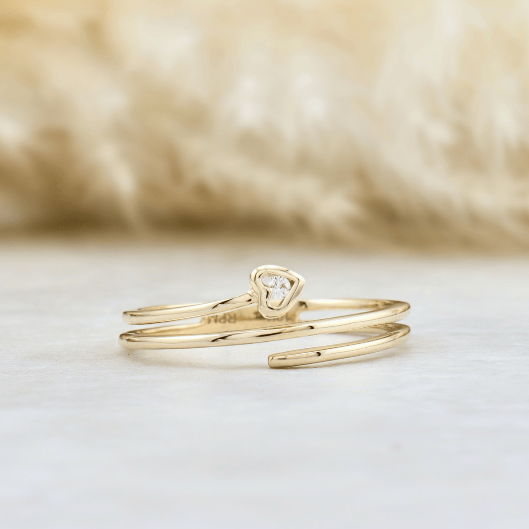 Bague Cœur et diamants en or jaune 10K - Bagues Bague minimaliste Coeur en or jaune 10K et diamants | Mathieu Blanchard Mathieu Blanchard Joaillerie