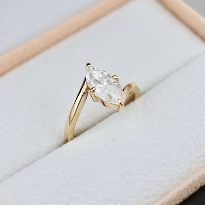Bague Connexion Marquise Moissanite 1,5 ct Mathieu Blanchard Bagues Bague en or et moissanite marquise 1,5 ct | Mathieu Blanchard Mathieu Blanchard Joaillerie