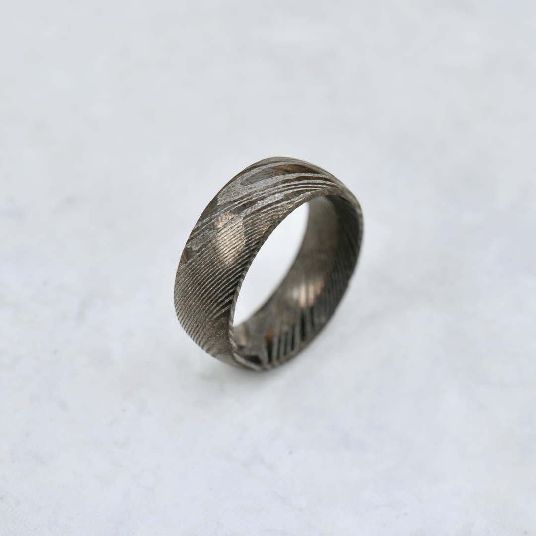 Bague Damas Antique en tungstène Roadtripmadewood Bagues Bague Effet Damas en tungstène | Mathieu Blanchard® Mathieu Blanchard Joaillerie
