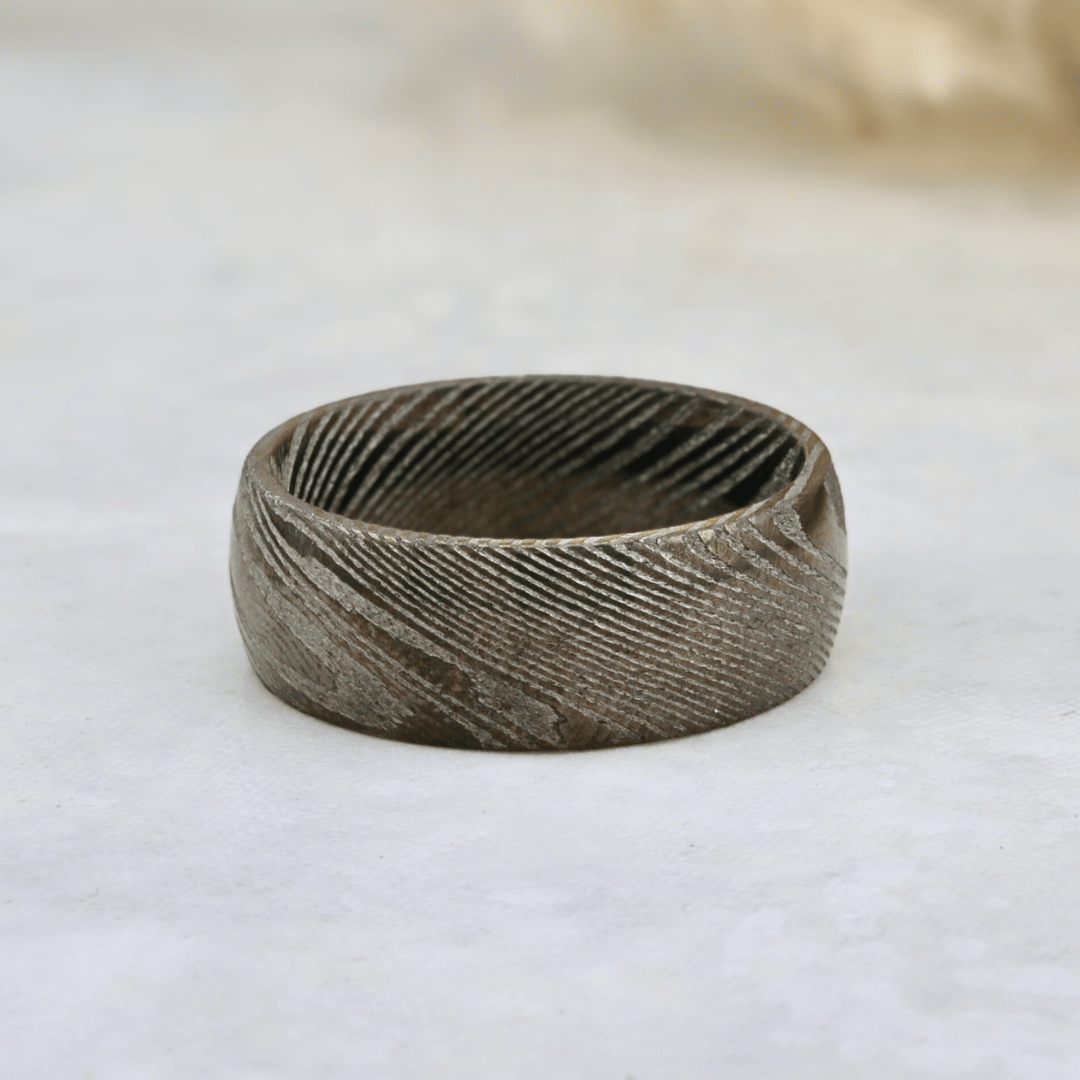 Bague Damas Antique en tungstène Roadtripmadewood Bagues Bague Effet Damas en tungstène | Mathieu Blanchard® Mathieu Blanchard Joaillerie