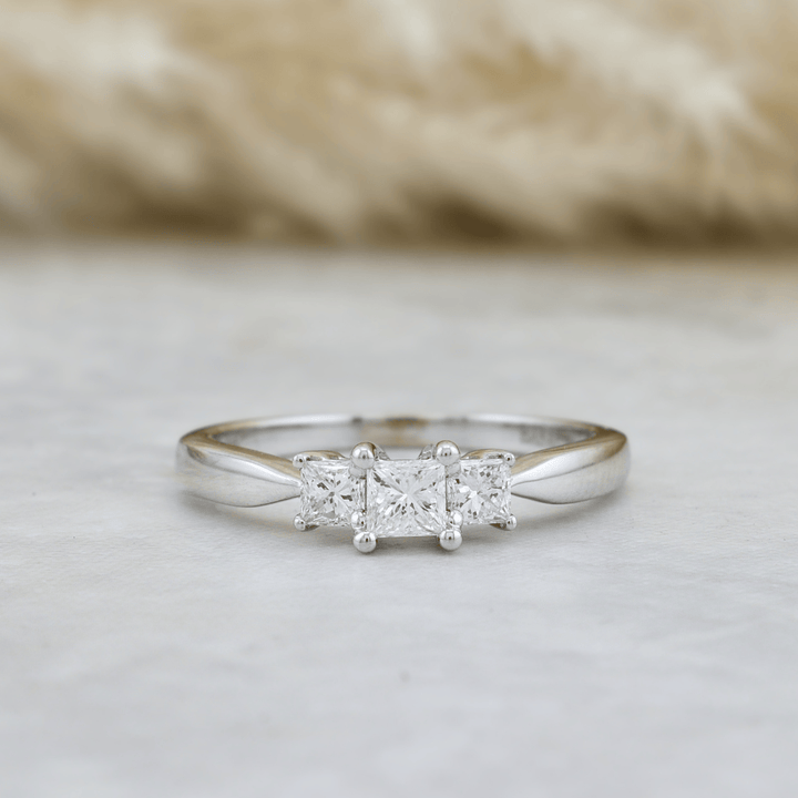 Bague Diamants Princesse 0.50ctw Mathieu Blanchard Bagues Bagues à 3 diamants princesse naturel 0,50ctw | Mathieu Blanchard Mathieu Blanchard Joaillerie