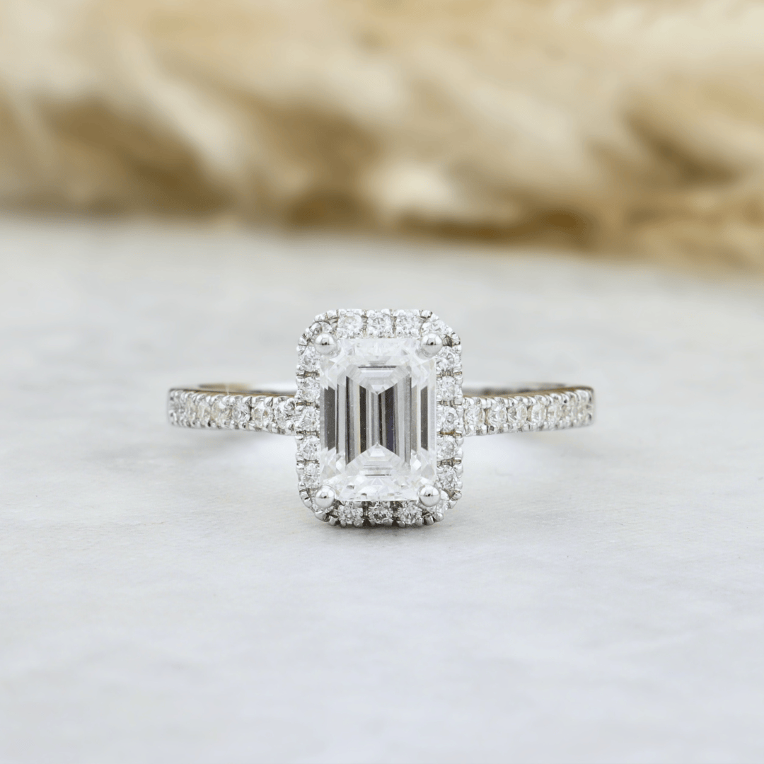 Bague Émeraude ou et moissanites Mathieu Blanchard Bague de fiançailles Halo Moissanite Émeraude | Mathieu Blanchard Mathieu Blanchard Joaillerie
