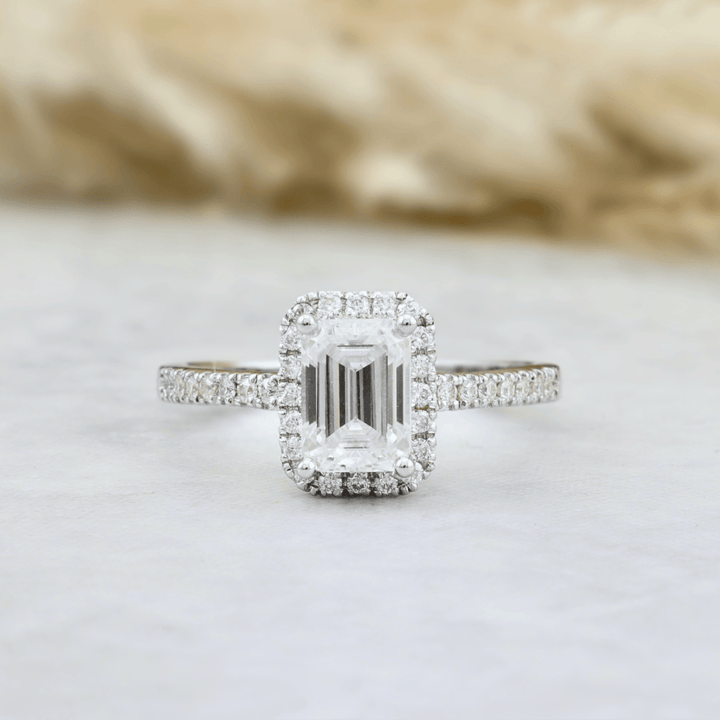Bague Émeraude ou et moissanites Mathieu Blanchard Bague de fiançailles Halo Moissanite Émeraude | Mathieu Blanchard Mathieu Blanchard Joaillerie