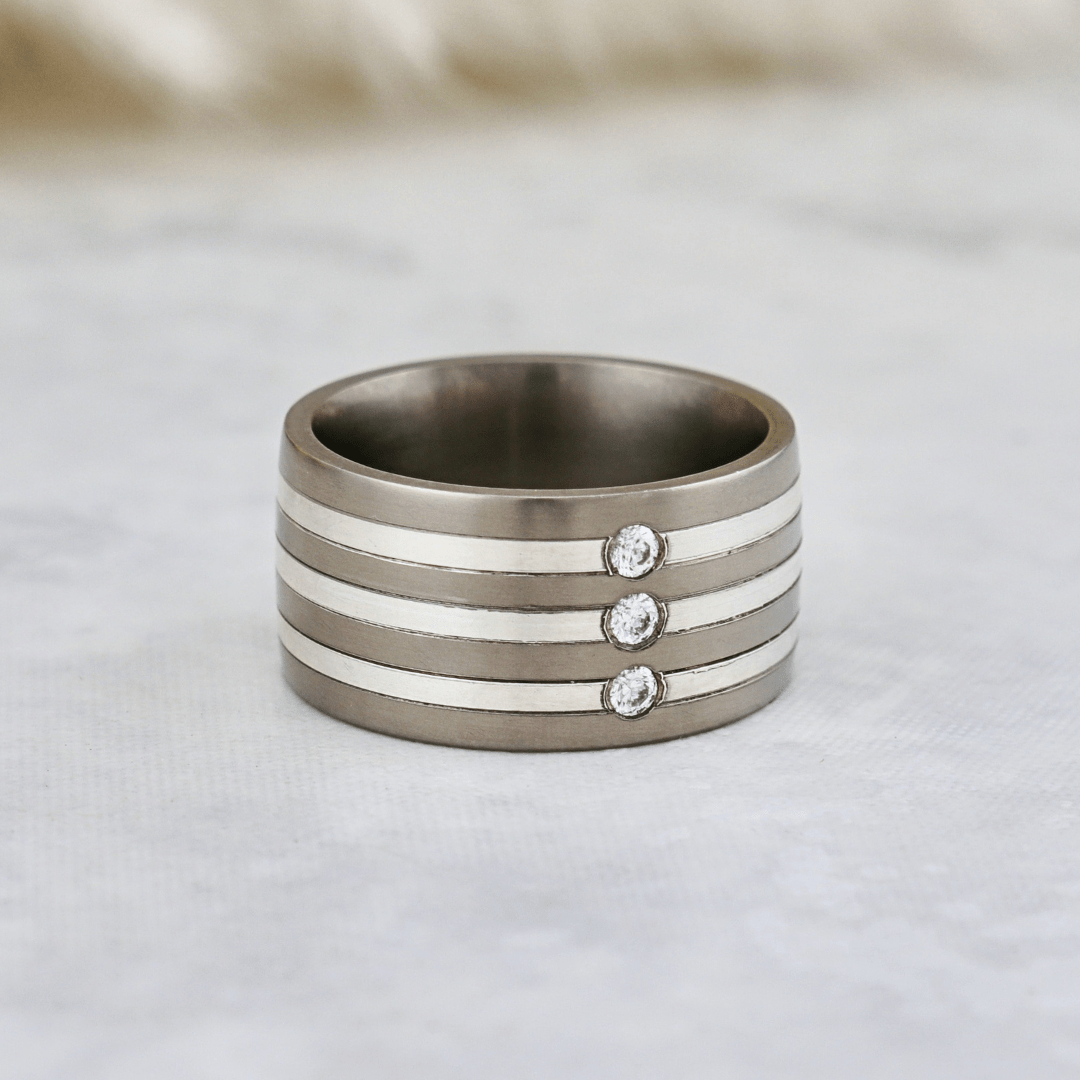 Christine Dwane Bague en argent, titane et diamants