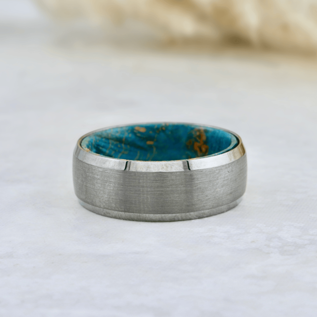 Bague en bois d'érable infusé bleu et tungstène Roadtripmadewood Bagues Bague en tungstène et bois d'érable infusé bleu | Mathieu Blanchard Mathieu Blanchard Joaillerie