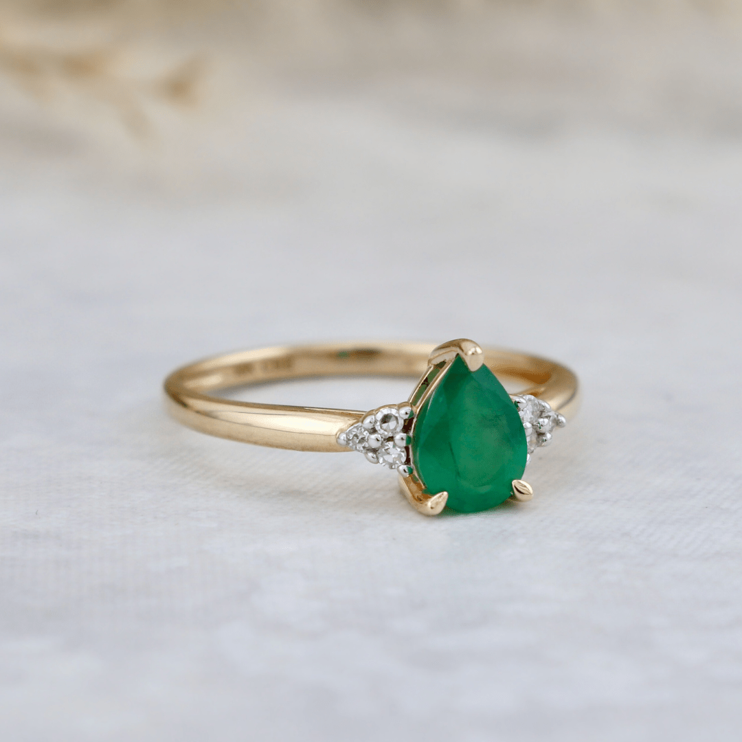 - Bagues Bague en or 10K, diamants et émeraude