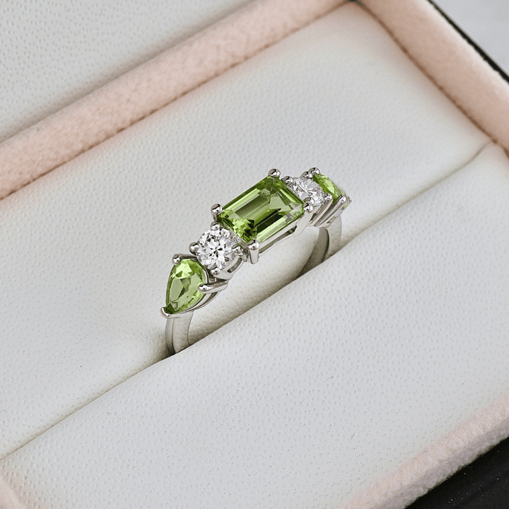 Mathieu Blanchard Bague en or 14K - 18K ou platine, péridots et diamants