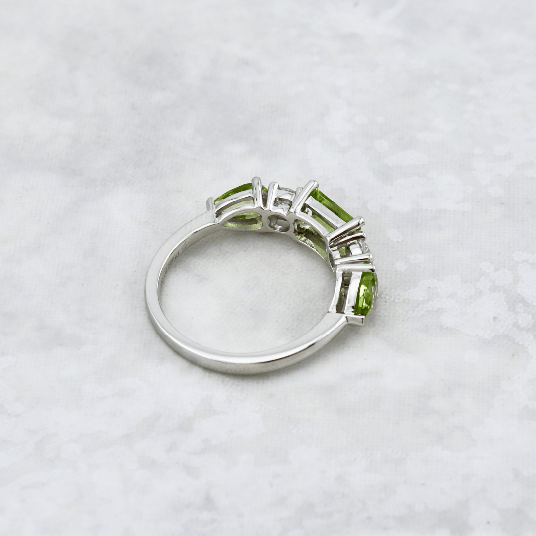 Mathieu Blanchard Bague en or 14K - 18K ou platine, péridots et diamants