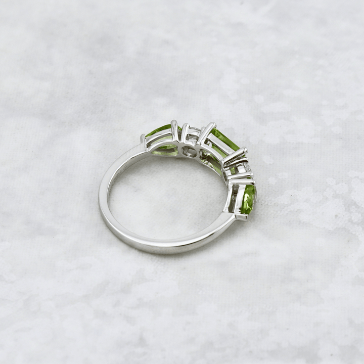 Mathieu Blanchard Bague en or 14K - 18K ou platine, péridots et diamants