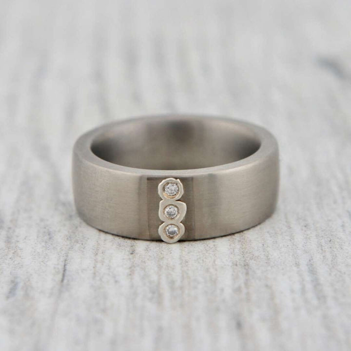 Christine Dwane Bague en or 24K, titane et diamants