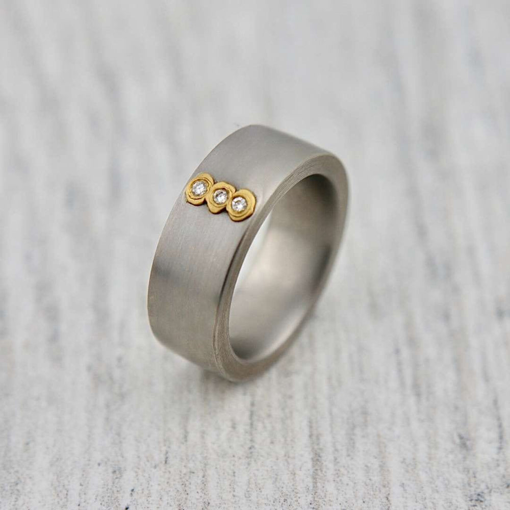 Christine Dwane Bague en or 24K, titane et diamants