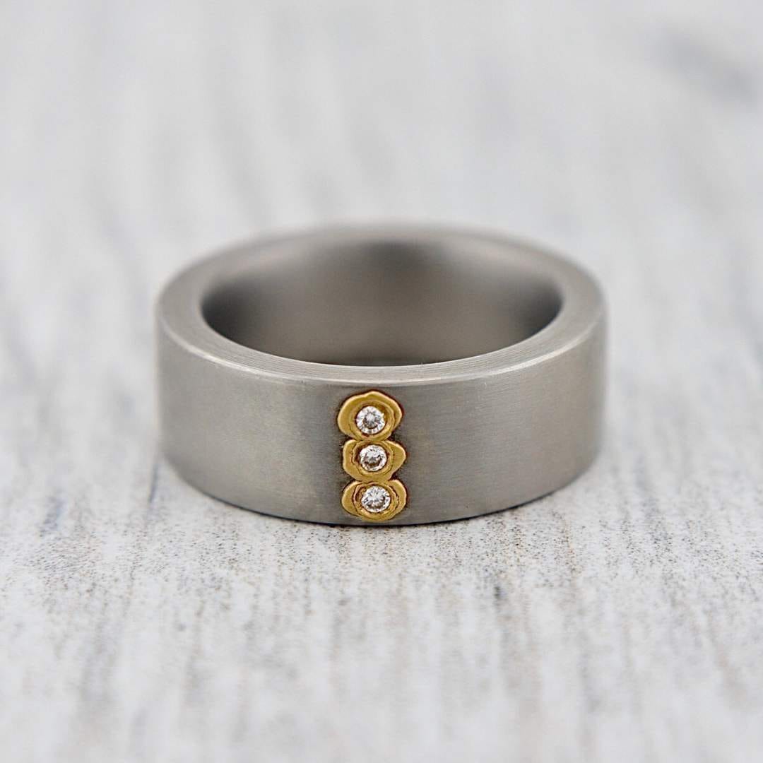 Christine Dwane Bague en or 24K, titane et diamants