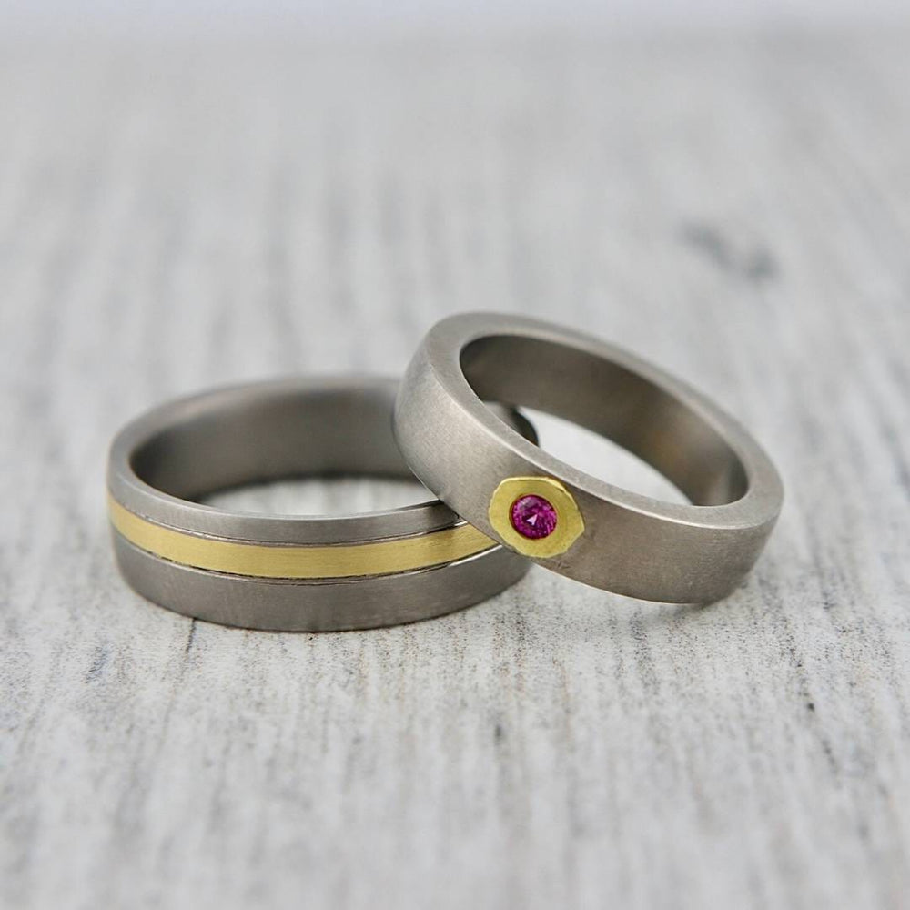 Christine Dwane Bague en or vert 20K et titane