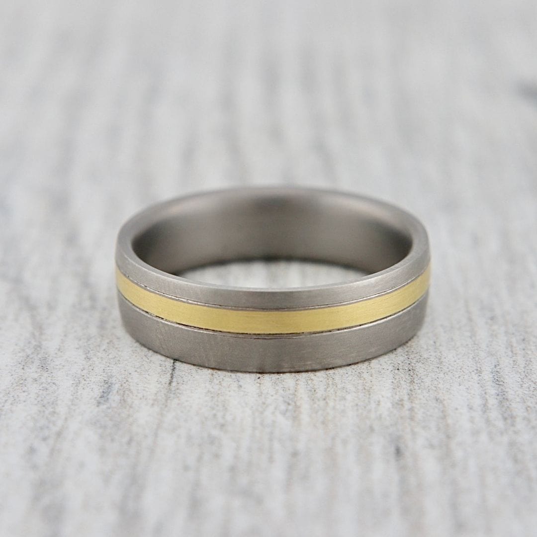 Christine Dwane Bague en or vert 20K et titane