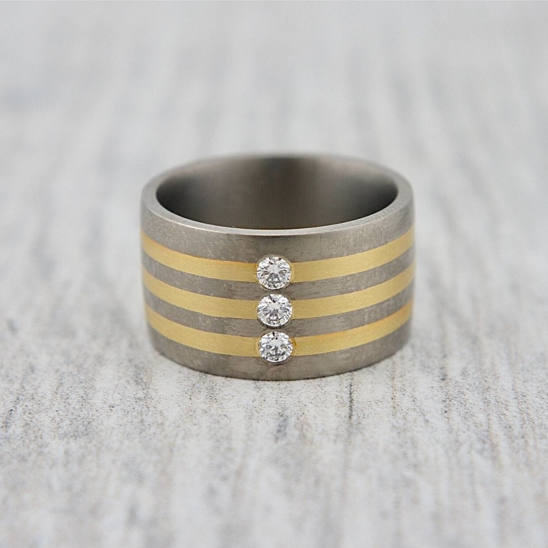 Christine Dwane Grandeur 4 Bague en or vert 20K, titanium et diamants