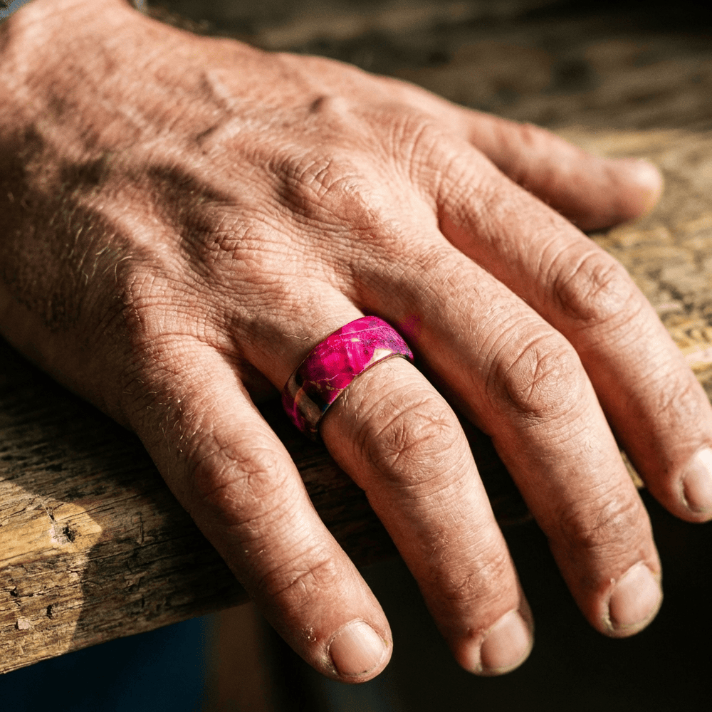 Roadtripmadewood Bagues Bague en tungstène et bois d'érable infusé mauve-rose