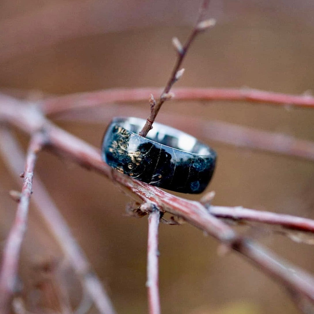 Roadtripmadewood Bagues Bague en tungstène et bois d'érable infusé noir