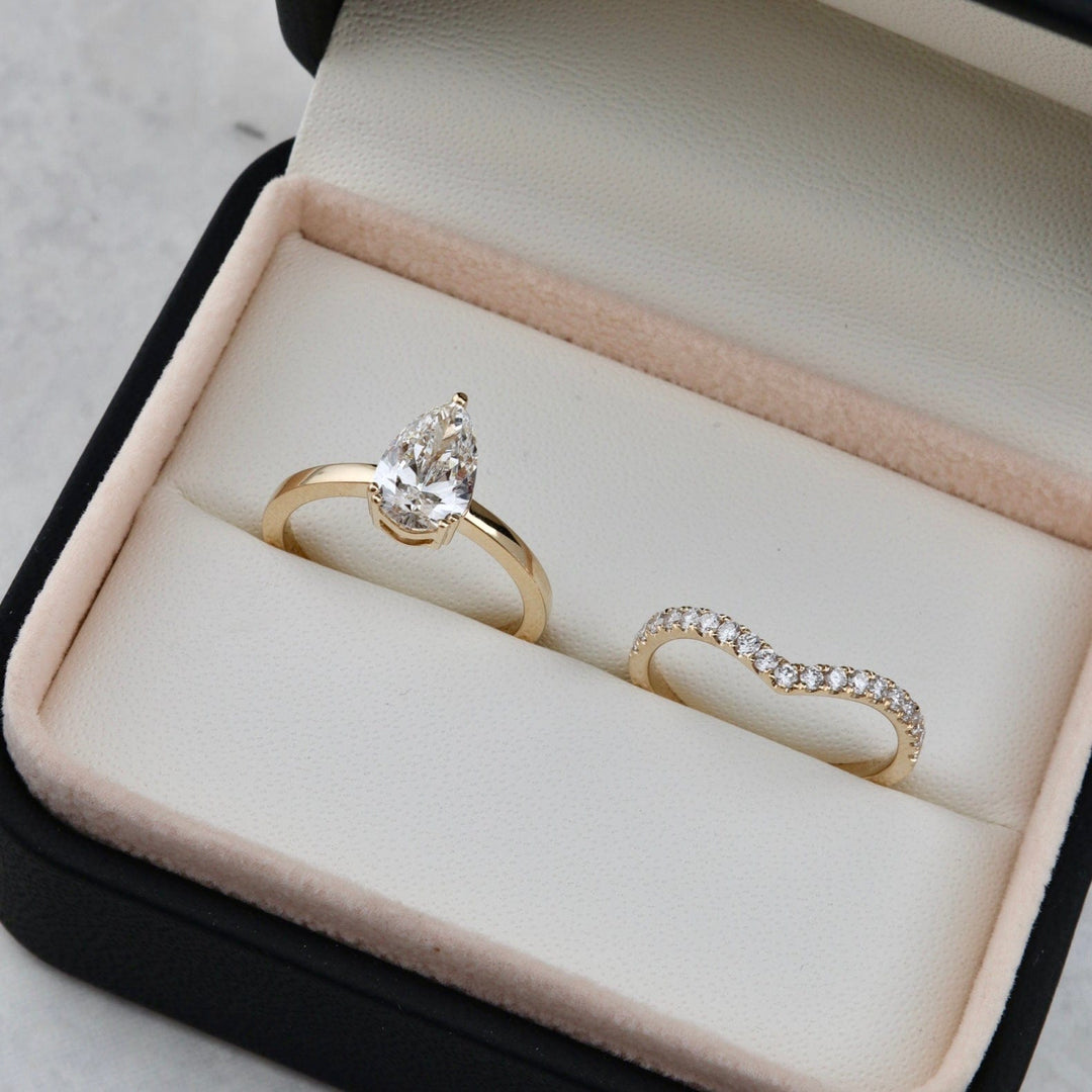 Bague ensemble d’alliances diamants poire Mathieu Blanchard Bagues Alliance diamant 1,53ct et jonc contour sur mesure | Mathieu Blanchard Mathieu Blanchard Joaillerie
