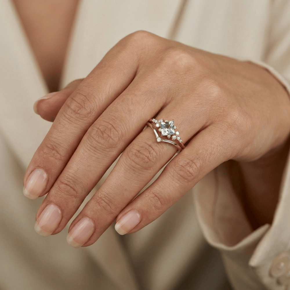 Bague Ensemble d'alliances Moissanites et Topaze bleu princesse Mathieu Blanchard Bagues Ensemble d'alliances Topaze bleu princesse | Mathieu Blanchard Mathieu Blanchard Joaillerie