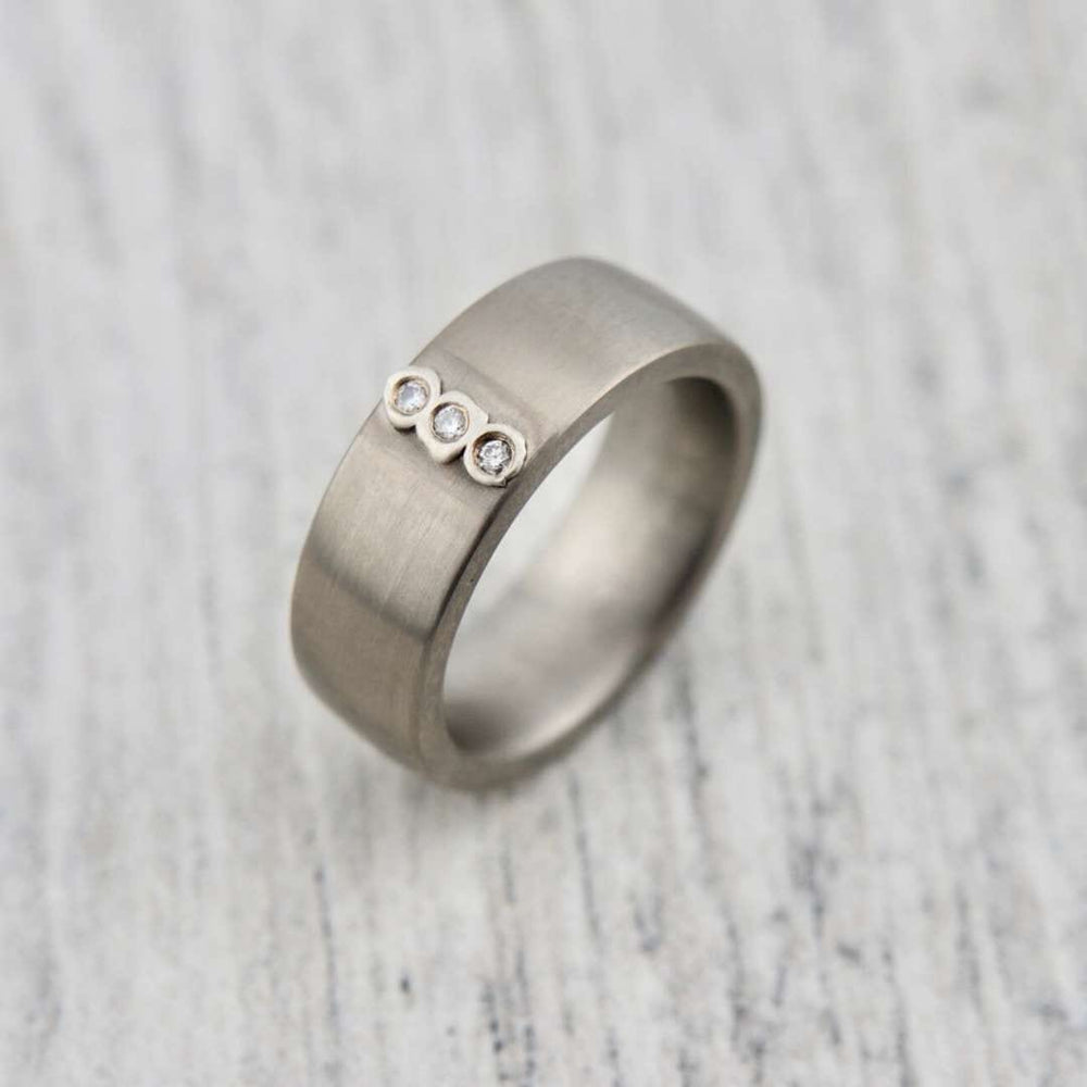 Bague, et diamants en titane Christine Dwane Jonc en argent fin .999, titane et diamants | Christine Dwane x Mathieu Blanchard Joailliers Mathieu Blanchard Joaillerie