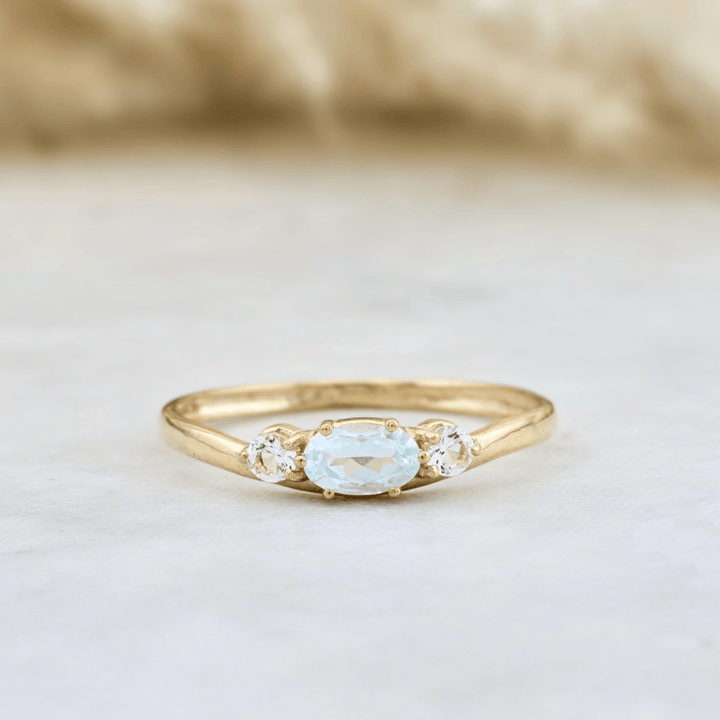 Bague et topaze bleu &amp; blanc en or jaune 10K - Bagues Bague en or 10K et topaze bleu &amp; blanc | Mathieu Blanchard Mathieu Blanchard Joaillerie