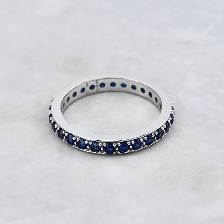 Bague Éternité et saphirs Mathieu Blanchard Bagues Jonc Éternité en or 14K - 18K ou platine et saphirs bleus | Mathieu Blanchard Joaillerie Mathieu Blanchard Joaillerie