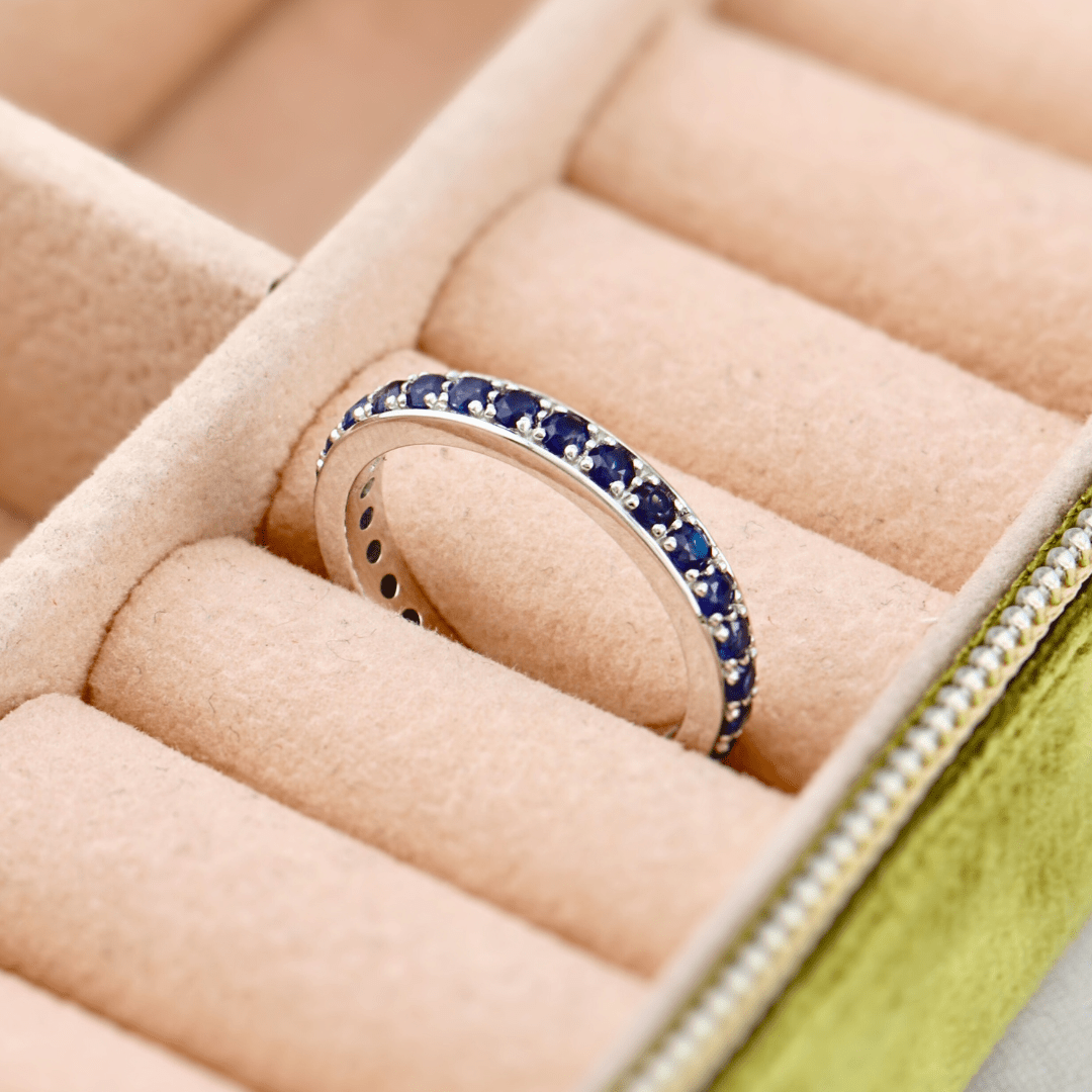 Bague Éternité et saphirs Mathieu Blanchard Bagues Jonc Éternité en or 14K - 18K ou platine et saphirs bleus | Mathieu Blanchard Joaillerie Mathieu Blanchard Joaillerie