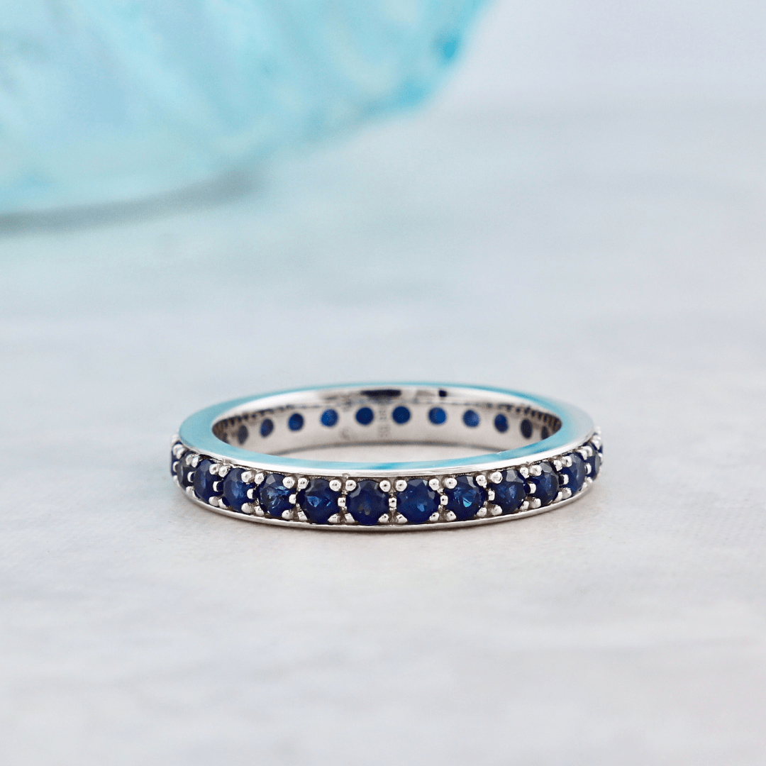 Bague Éternité et saphirs Mathieu Blanchard Bagues Jonc Éternité en or 14K - 18K ou platine et saphirs bleus | Mathieu Blanchard Joaillerie Mathieu Blanchard Joaillerie
