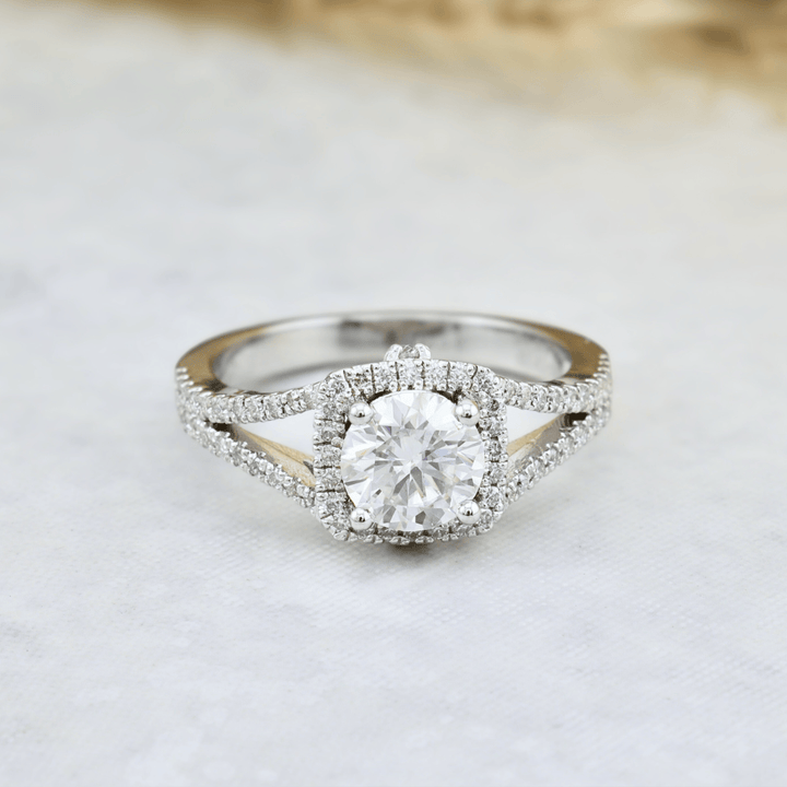 Bague Halo ou et moissanites Mathieu Blanchard Bague en Argent Sterling et Moissanites – Halo Éclatant | Mathieu Blanchard Joaillerie Mathieu Blanchard Joaillerie