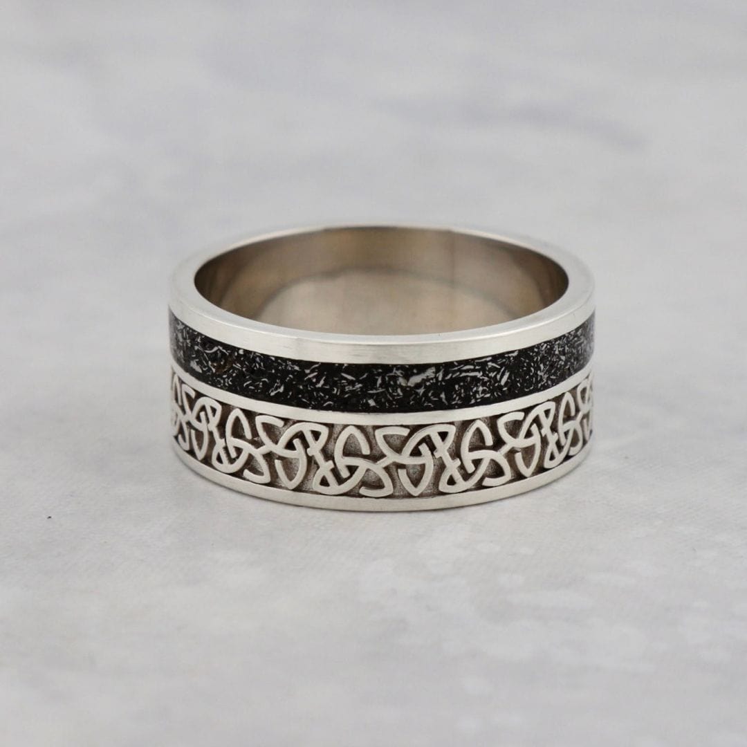 Bague jonc Météorite Celtique Mathieu Blanchard Bague motif celtique et météorite Gibeon | Mathieu Blanchard Mathieu Blanchard Joaillerie