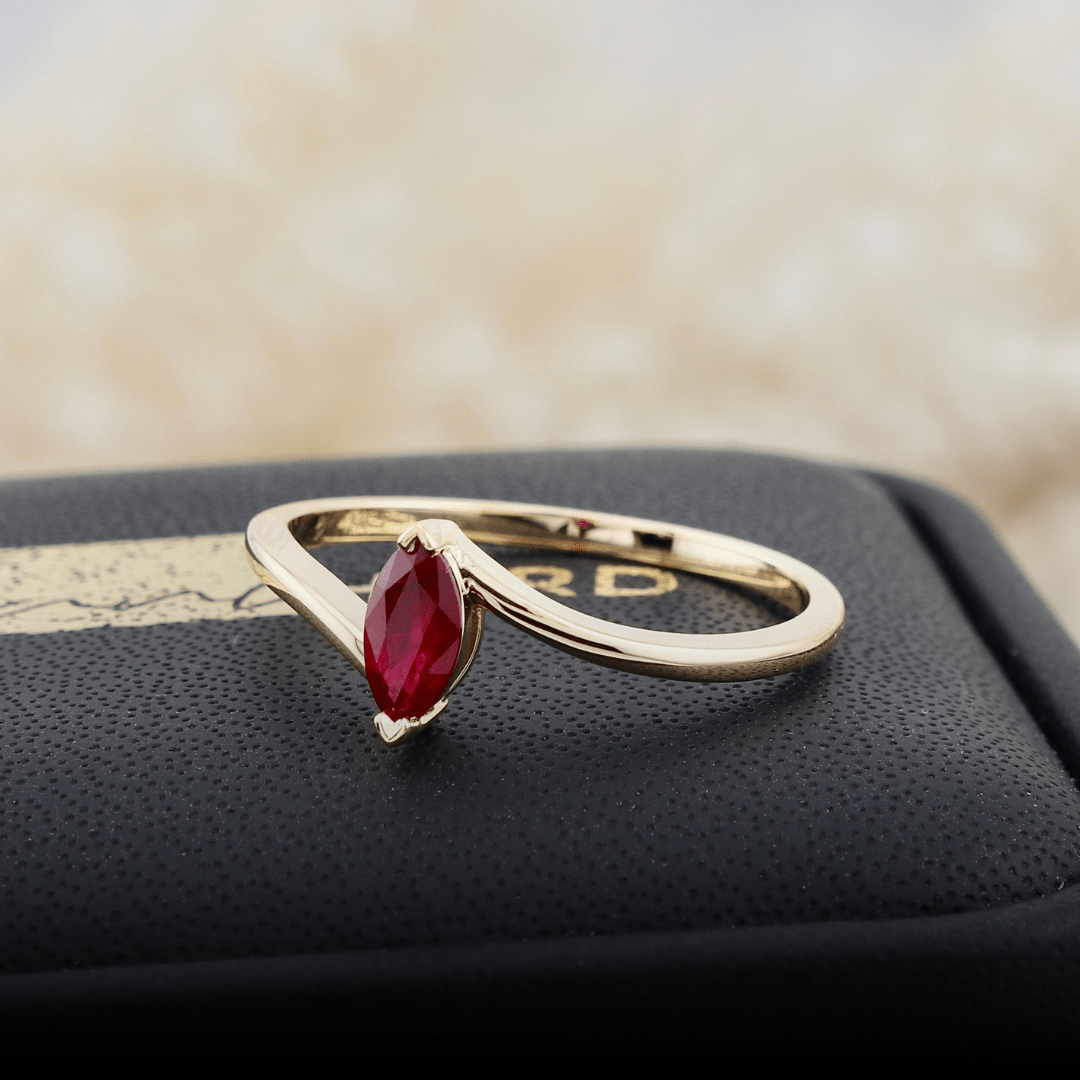 Bague Marquise et rubis 0,44 ct Mathieu Blanchard Bagues Bague Marquise en or 14K et rubis marquise naturel | Mathieu Blanchard Mathieu Blanchard Joaillerie