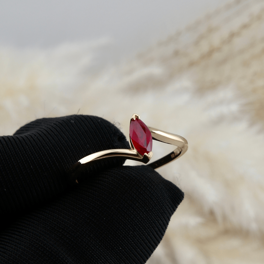 Bague Marquise et rubis 0,44 ct Mathieu Blanchard Bagues Bague Marquise en or 14K et rubis marquise naturel | Mathieu Blanchard Mathieu Blanchard Joaillerie
