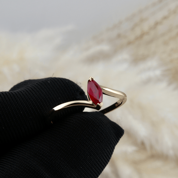 Bague Marquise et rubis 0,44 ct Mathieu Blanchard Bagues Bague Marquise en or 14K et rubis marquise naturel | Mathieu Blanchard Mathieu Blanchard Joaillerie