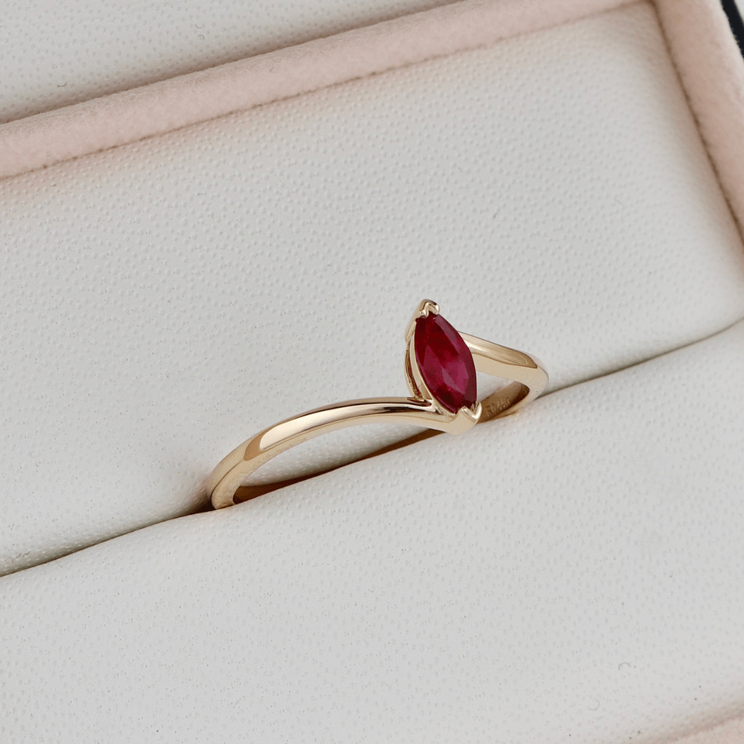 Bague Marquise et rubis 0,44 ct Mathieu Blanchard Bagues Bague Marquise en or 14K et rubis marquise naturel | Mathieu Blanchard Mathieu Blanchard Joaillerie