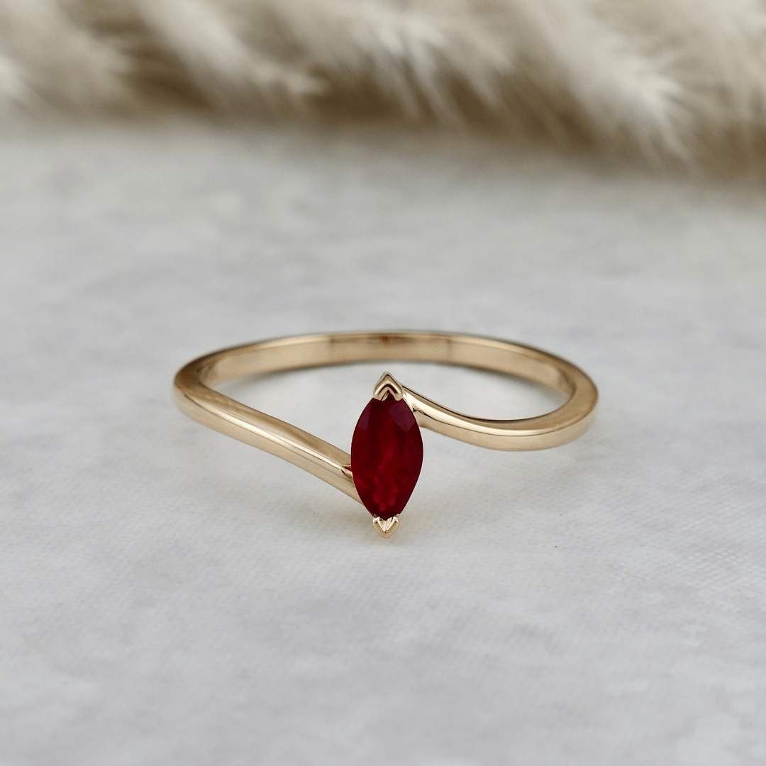 Bague Marquise et rubis 0,44 ct Mathieu Blanchard Bagues Bague Marquise en or 14K et rubis marquise naturel | Mathieu Blanchard Mathieu Blanchard Joaillerie