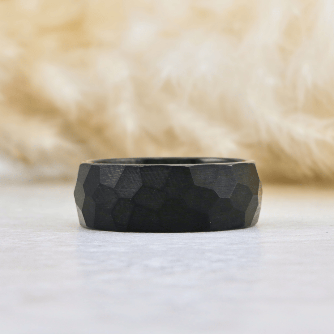 Roadtripmadewood Bagues Bague martelée - facetté en tungstène